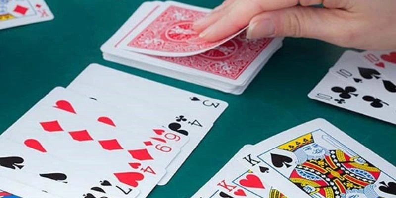 Vì sao nên chọn Rikvip để chơi bài phỏm online?